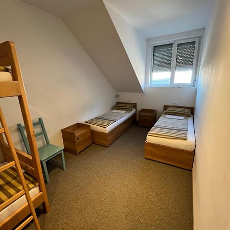 Terasa Hostel Novi Sad Bagian luar foto