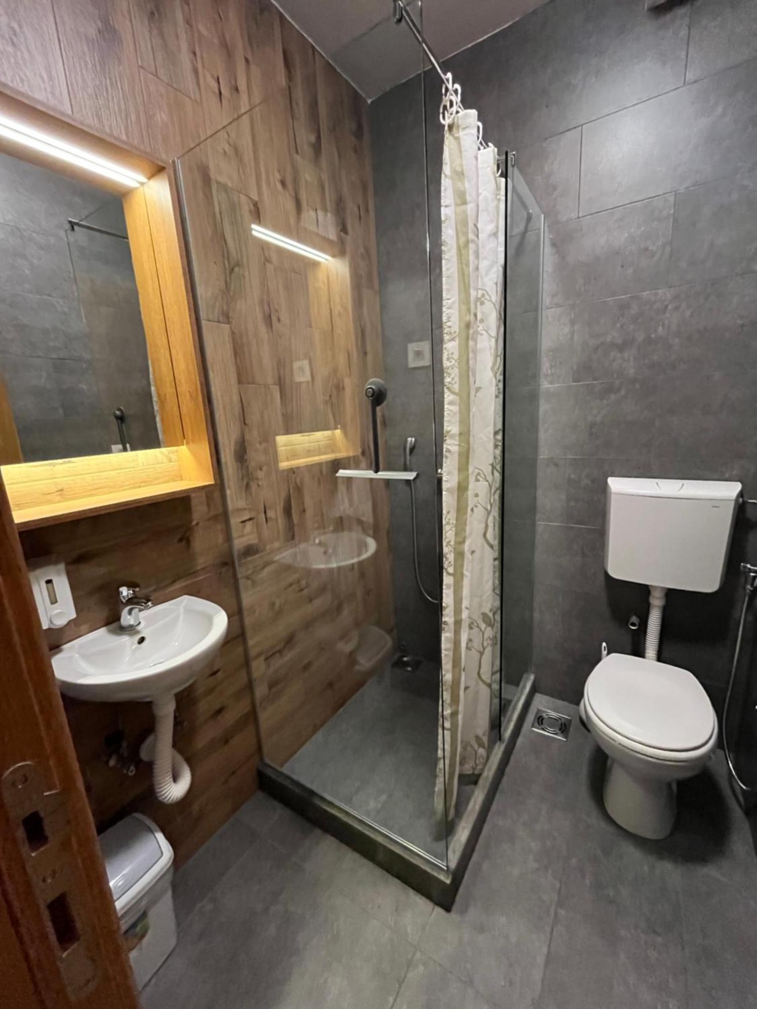 Terasa Hostel Novi Sad Bagian luar foto