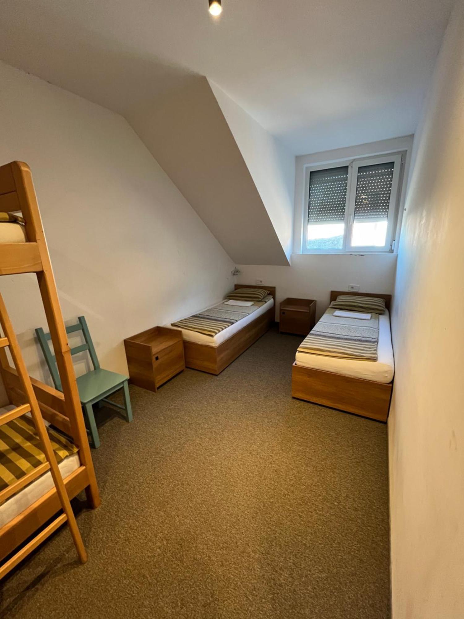 Terasa Hostel Novi Sad Bagian luar foto