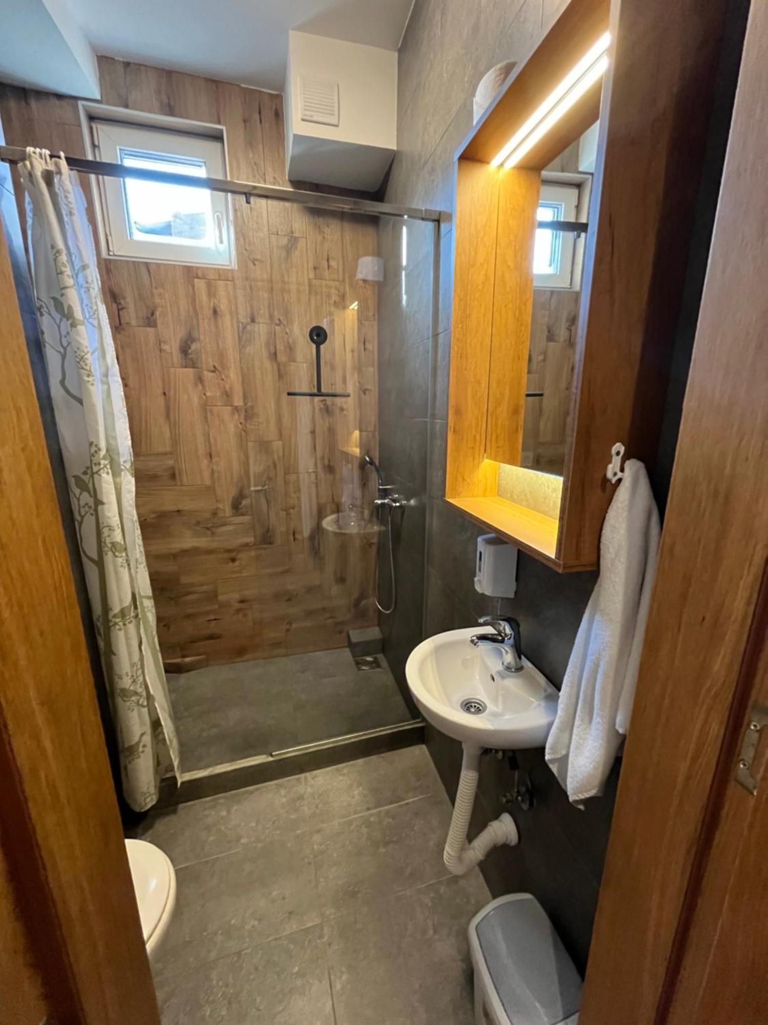 Terasa Hostel Novi Sad Bagian luar foto