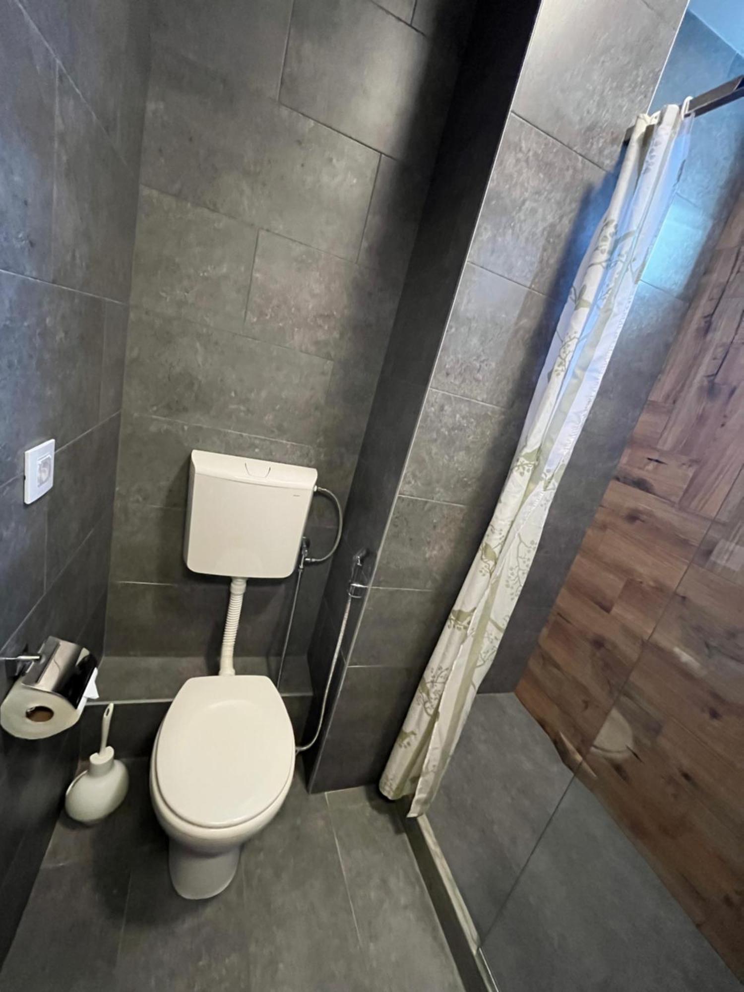 Terasa Hostel Novi Sad Bagian luar foto