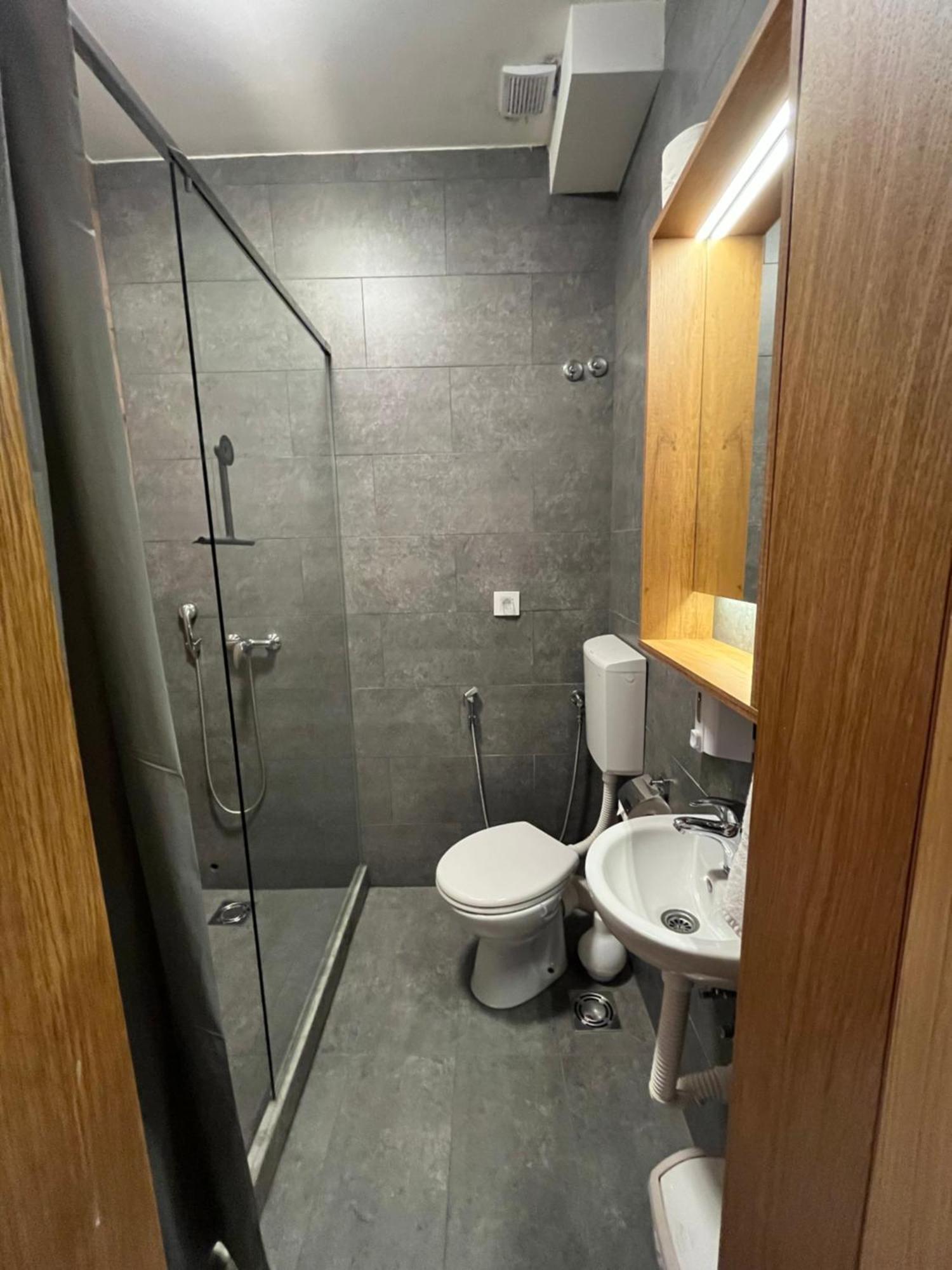 Terasa Hostel Novi Sad Bagian luar foto