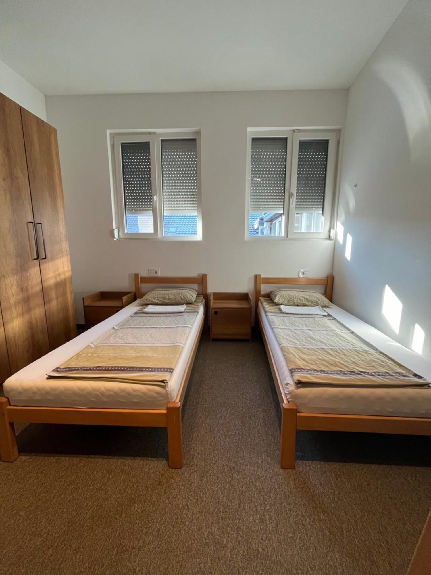 Terasa Hostel Novi Sad Bagian luar foto