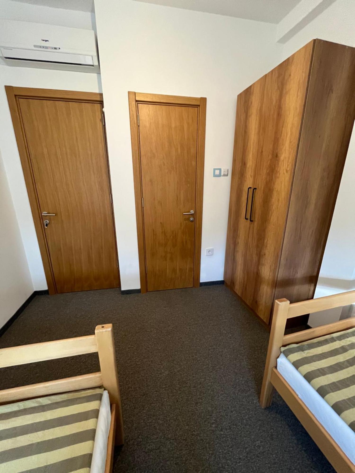 Terasa Hostel Novi Sad Bagian luar foto