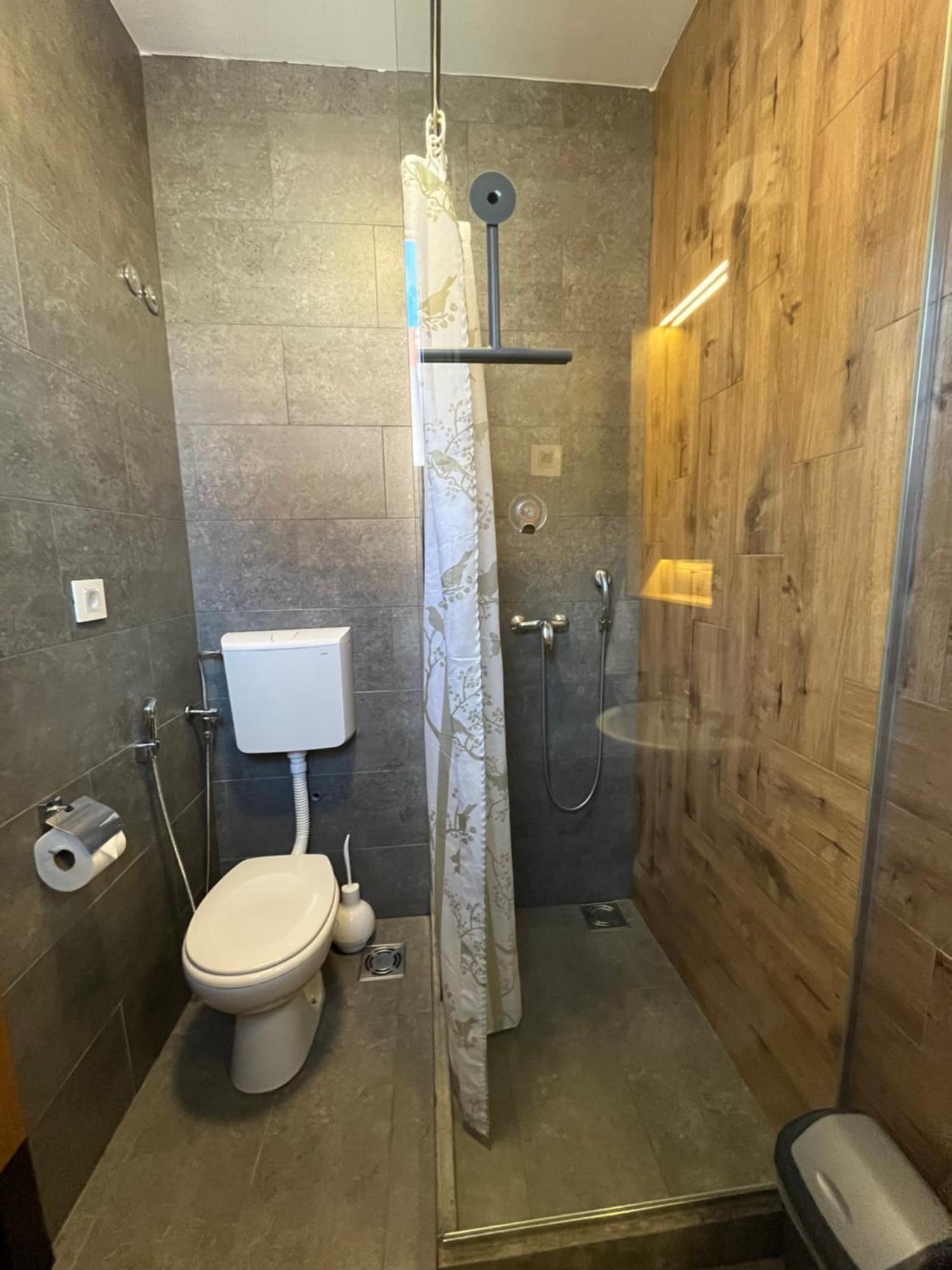 Terasa Hostel Novi Sad Bagian luar foto