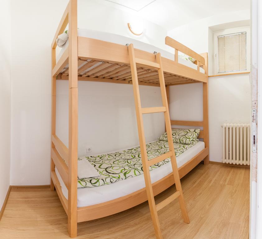 Terasa Hostel Novi Sad Bagian luar foto