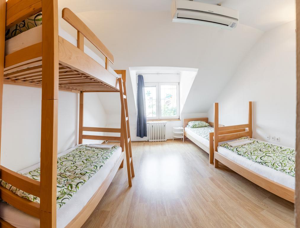 Terasa Hostel Novi Sad Bagian luar foto